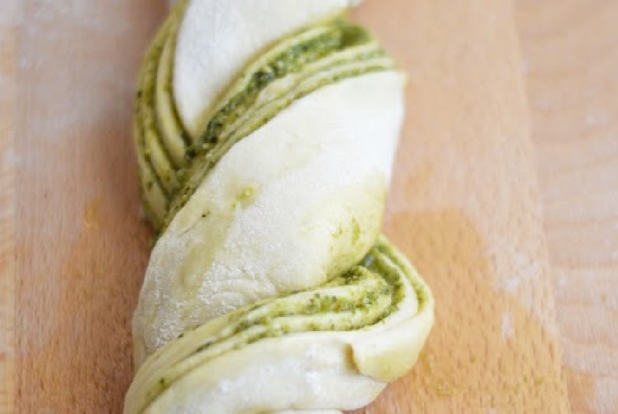 Treccia di pan brioche al pesto e parmigiano - Step 4 - Immagine 5