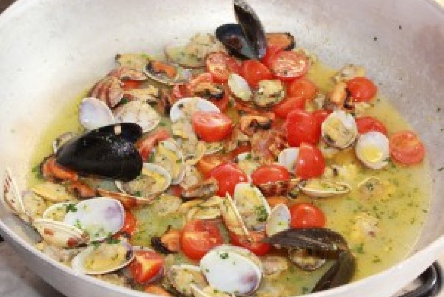 Gnocchi alle cozze vongole e pomodorini - Step 4 - Immagine 1