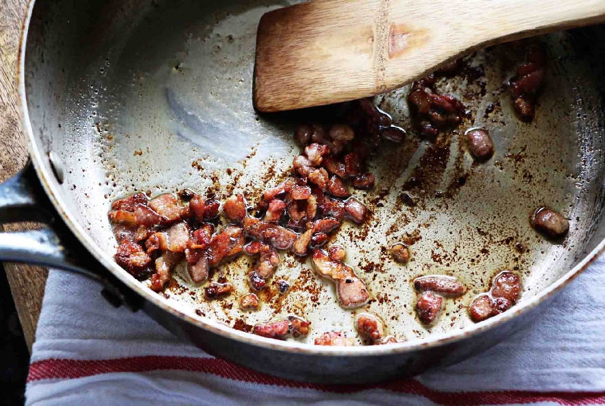 Maiale al forno con noci, uvetta e pancetta - Step 2 - Immagine 1