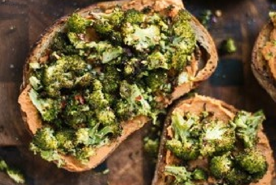 Bruschette con hummus e broccoli arrostiti - Step 6 - Immagine 2