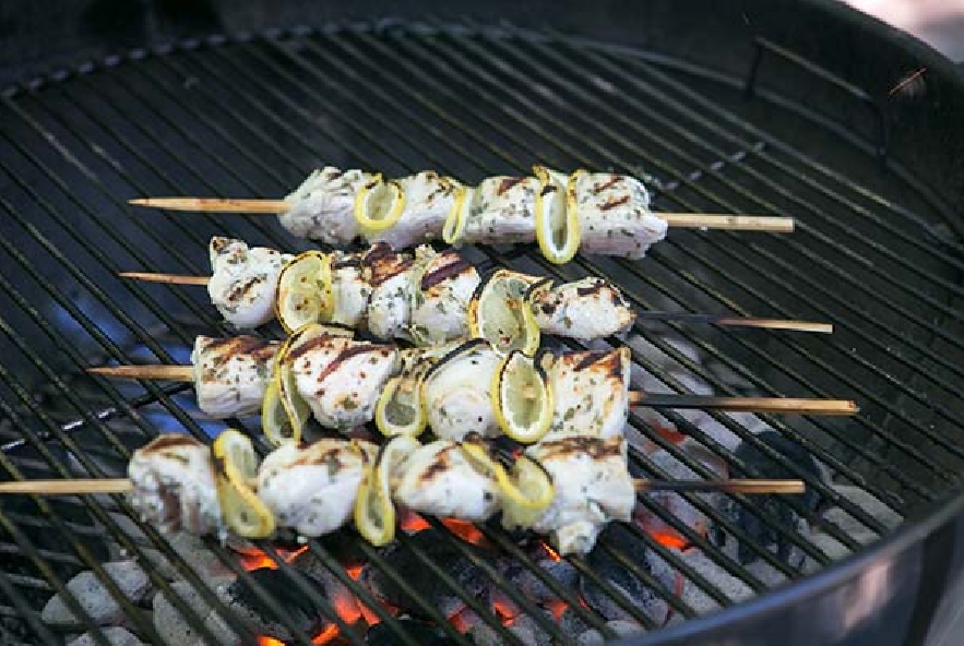 Spiedini di pollo con salsa tzatziki - Step 5 - Immagine 2