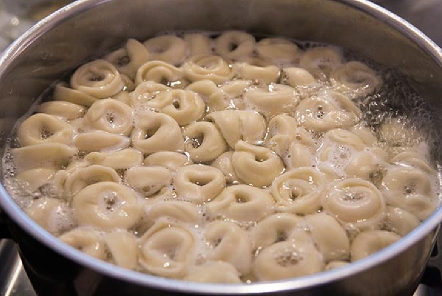 Timballo di tortellini con funghi e spinaci - Step 1 - Immagine 1