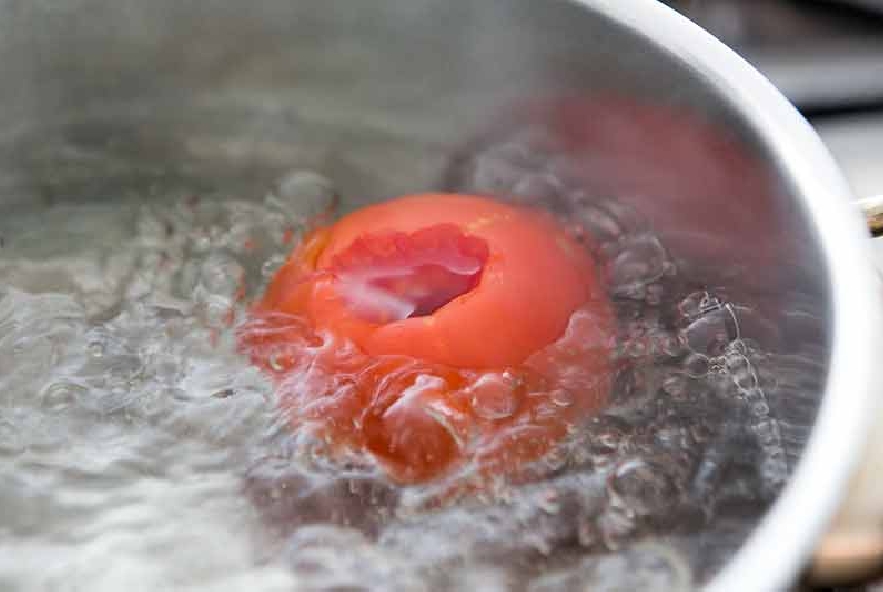 Capelli d'angelo con pomodori e gamberi - Step 1 - Immagine 2