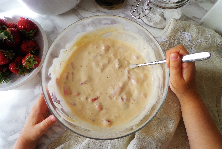 Pancake con fragole e yogurt - Step 2 - Immagine 1