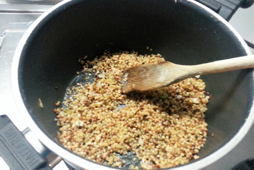 Fregola sarda risottata con cozze e gamberetti - Step 3 - Immagine 3