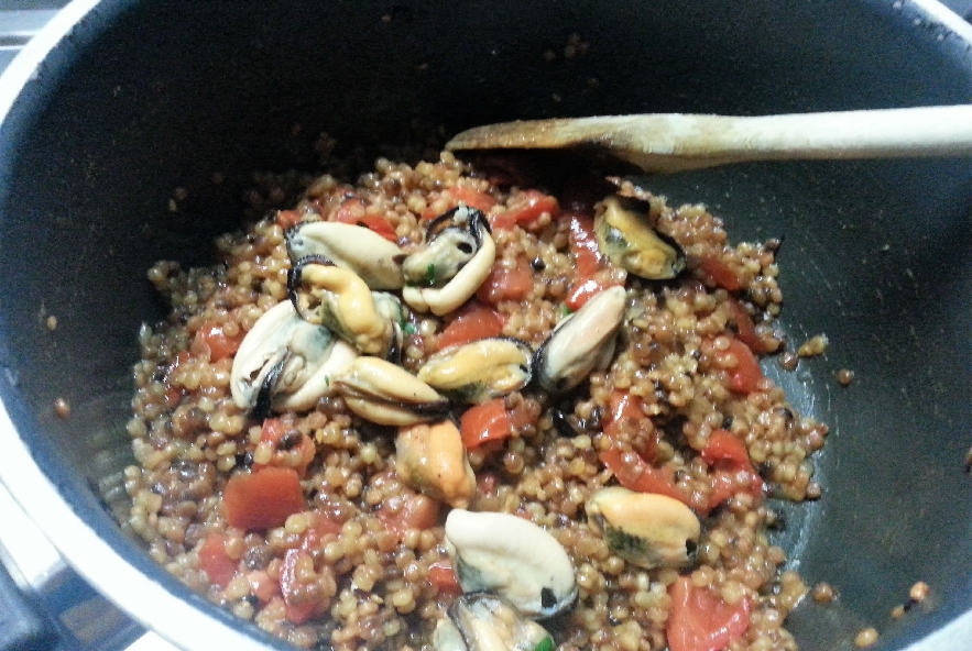 Fregola sarda risottata con cozze e gamberetti - Step 4 - Immagine 2