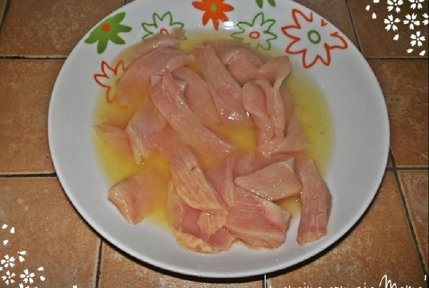 Straccetti di pollo allo zenzero con crema di curcuma - Step 1 - Immagine 1