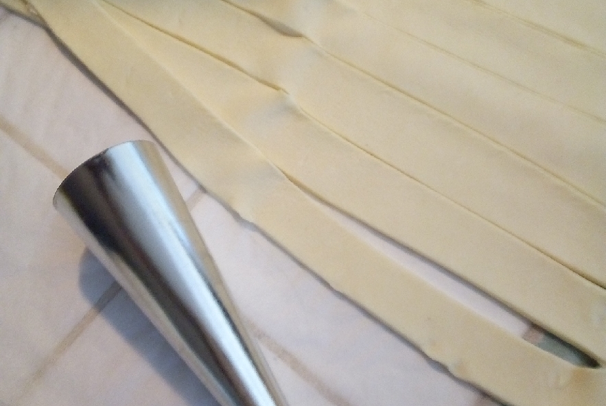 Cannolini  con chantilly e granella di pistacchio - Step 1 - Immagine 1