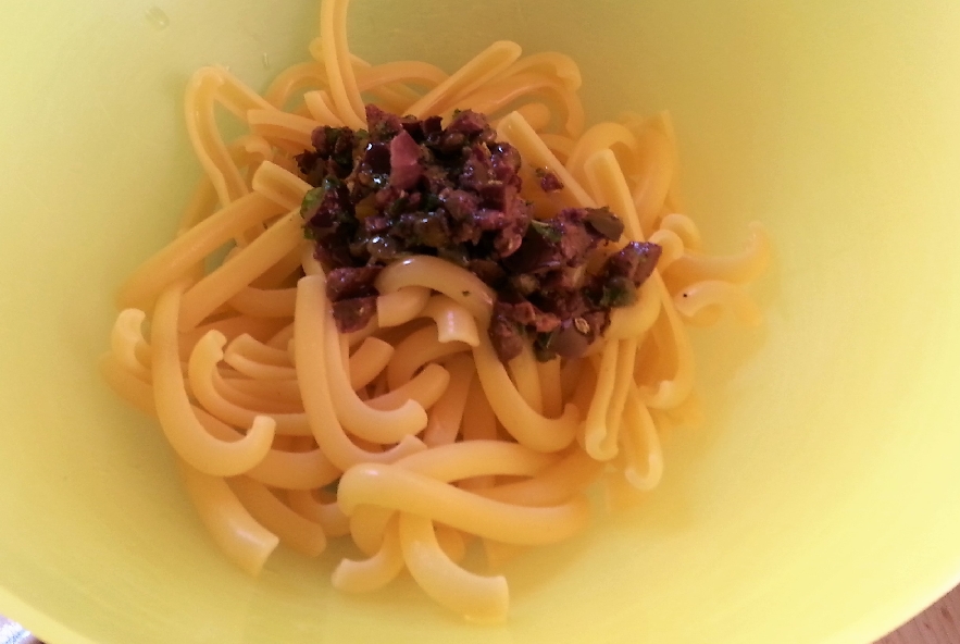 Spaccatelle fredde melanzane, mozzarella e olive - Step 3 - Immagine 2
