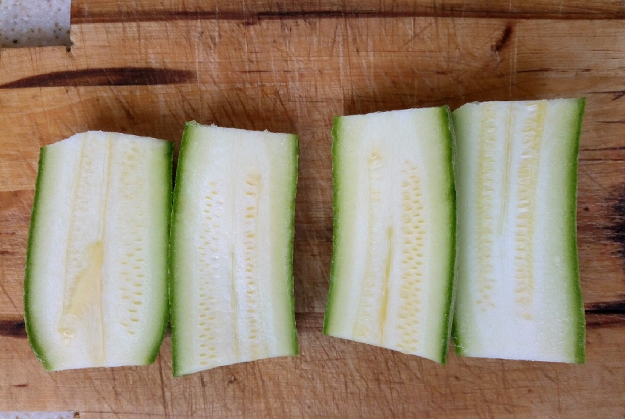 Zucchine ripiene di mozzarella - Step 1 - Immagine 1