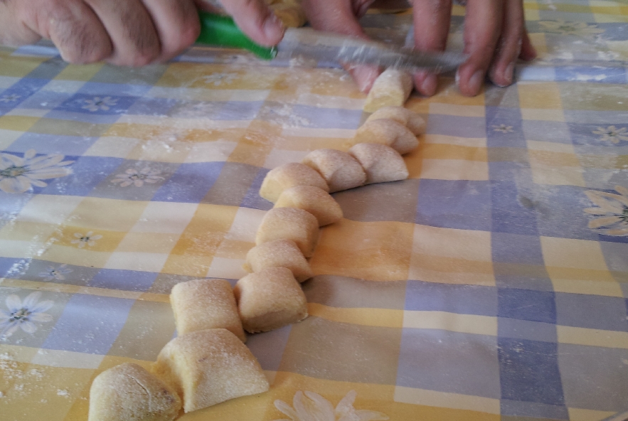 Gnocchi di patate rosse con crema di melanzane - Step 2 - Immagine 6