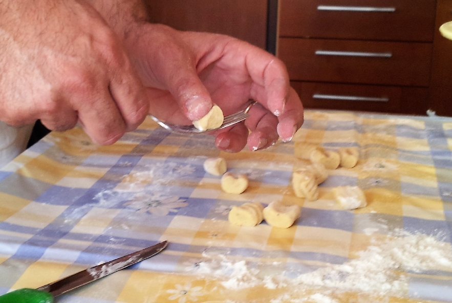 Gnocchi di patate rosse con crema di melanzane - Step 3 - Immagine 1