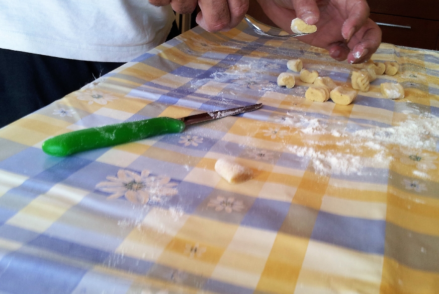 Gnocchi di patate rosse con crema di melanzane - Step 3 - Immagine 3