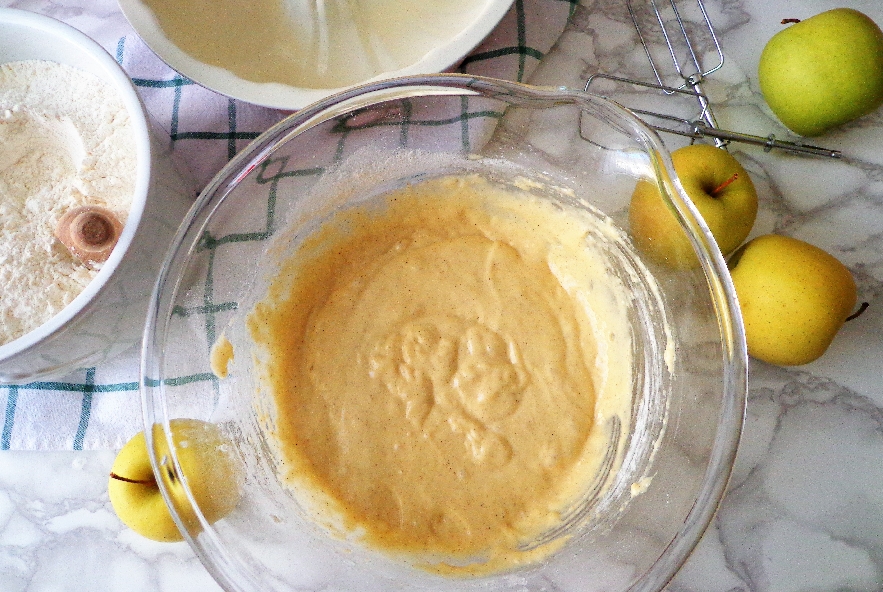 Ciambella alle mele e yogurt, senza burro - Step 1 - Immagine 1