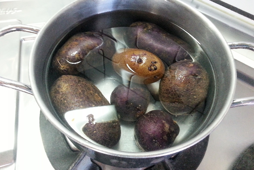 Gnocchi di patate viola su crema di zucca - Step 1 - Immagine 1