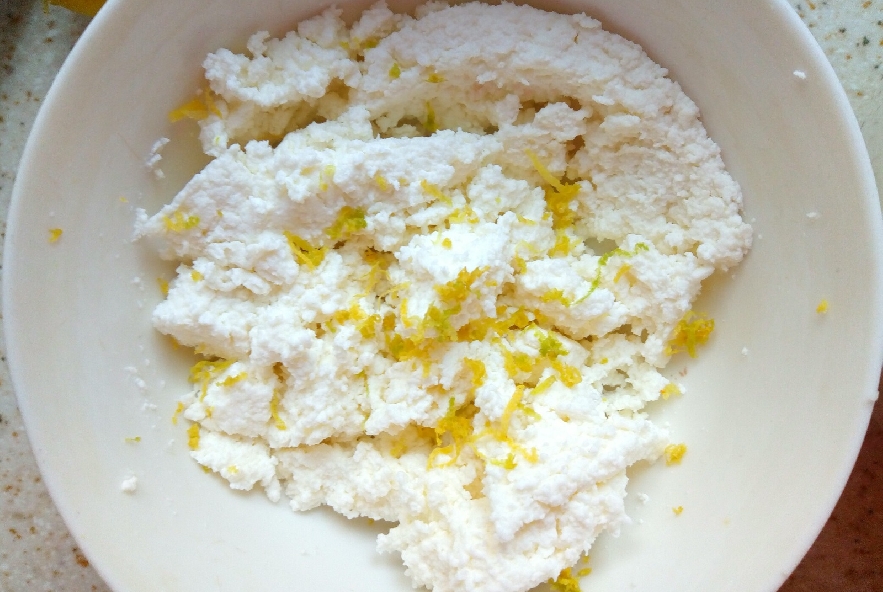 Tartufini di formaggio fresco fatto in casa - Step 3 - Immagine 1
