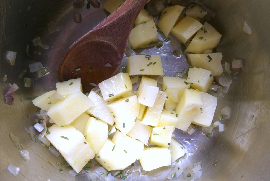 Risotto con pomodoro patate e rosmarino - Step 1 - Immagine 1