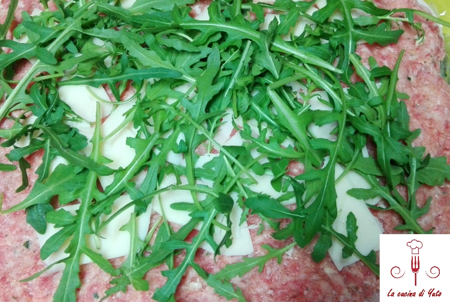 Polpettone ripieno con rucola e provolone piccante - Step 4 - Immagine 1