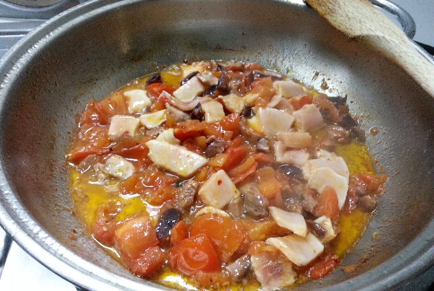 Reginette pesce spada, pomodori, olive e mentuccia - Step 2 - Immagine 2