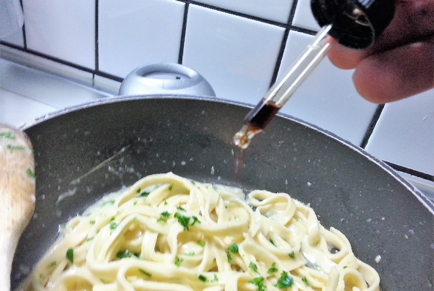 Tagliolini limone, tuma persa e colatura di alici - Step 5 - Immagine 3