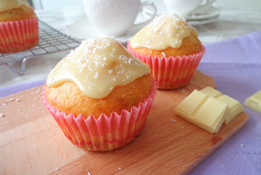 Muffin al cocco con cioccolato bianco e mirtilli - Step 5 - Immagine 1