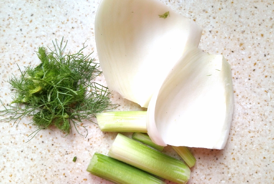 Pesto di finocchi e noci antispreco - Step 1 - Immagine 1