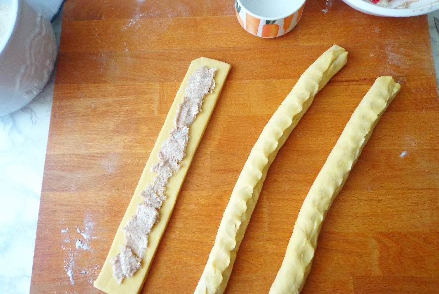 Treccia pasquale di pasta lievitata - Step 3 - Immagine 1