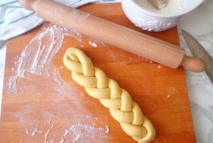 Treccia pasquale di pasta lievitata - Step 4 - Immagine 1