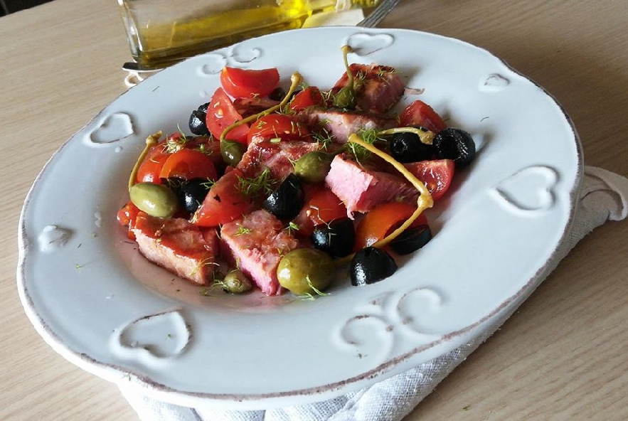 Инсалата легера. Тушеные овощи с соусом песто. Инсалата легера. Салат с сыром моцарелла. Салат фреско (вес).