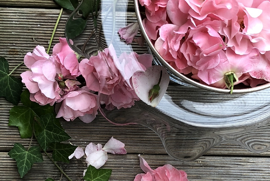 Chiffon cake alla rosa e petali caramellati - Step 1 - Immagine 1