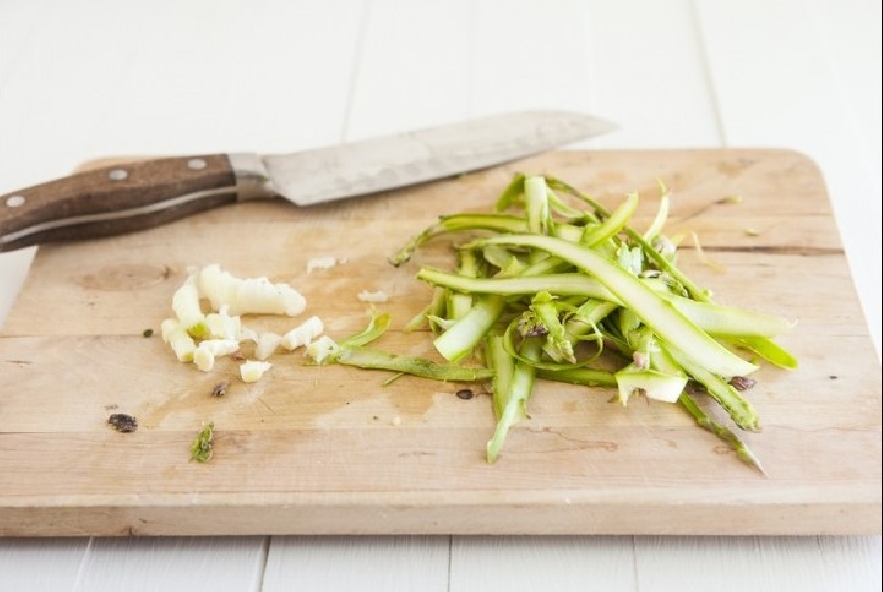 Crespelle con asparagi e formaggio - Step 1 - Immagine 1
