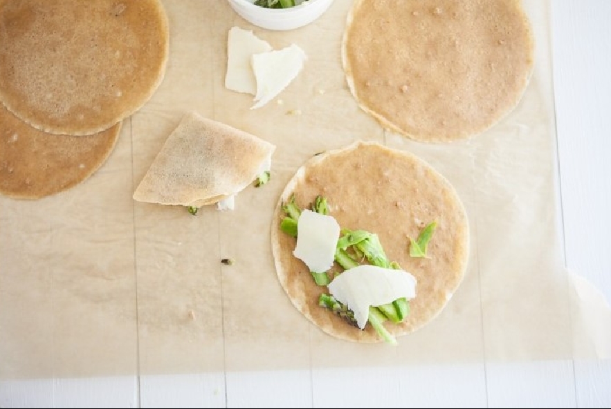 Crespelle con asparagi e formaggio - Step 3 - Immagine 1