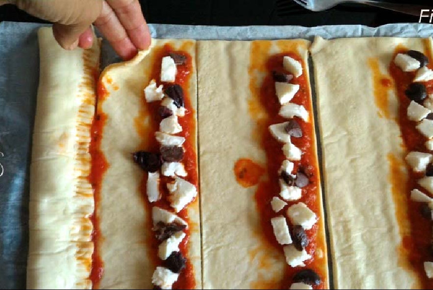 Spirali di pizza con pomodoro e mozzarella - Step 3 - Immagine 1