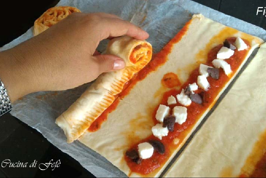 Spirali di pizza con pomodoro e mozzarella - Step 4 - Immagine 1