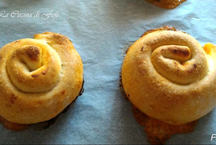 Spirali di pizza con pomodoro e mozzarella - Step 6 - Immagine 1