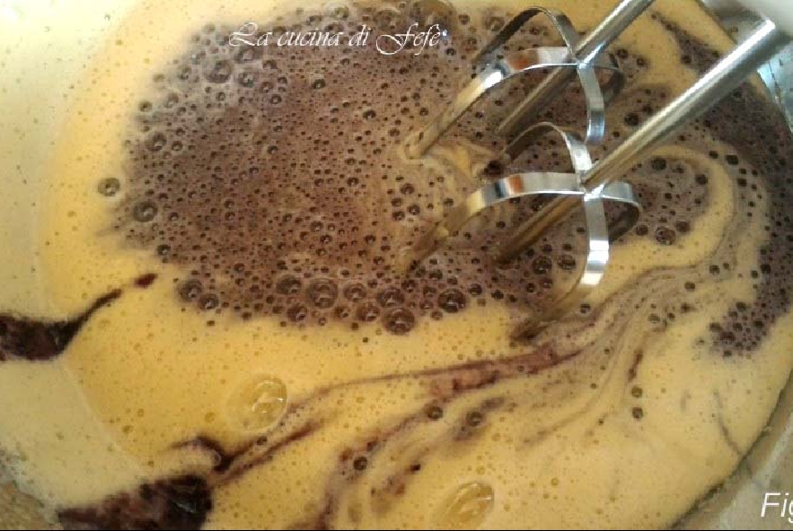 Bundtcake con banane, gelsi e cioccolato - Step 2 - Immagine 1
