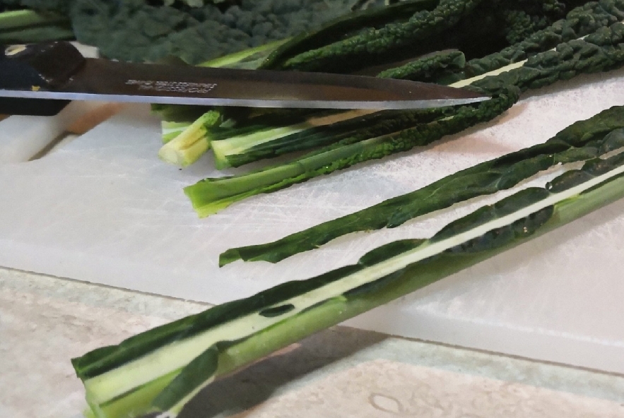 Pasta al pesto di cavolo nero e noci - Step 1 - Immagine 1