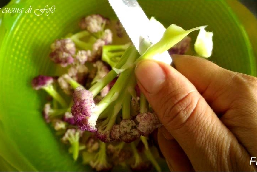 Polpette di cavolfiore con cuore di scamorza - Step 1 - Immagine 1