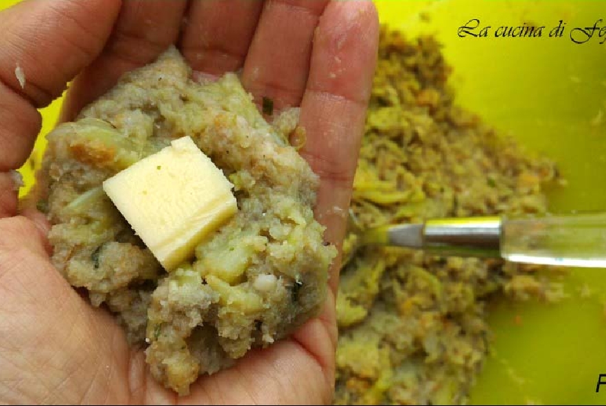 Polpette di cavolfiore con cuore di scamorza - Step 5 - Immagine 1