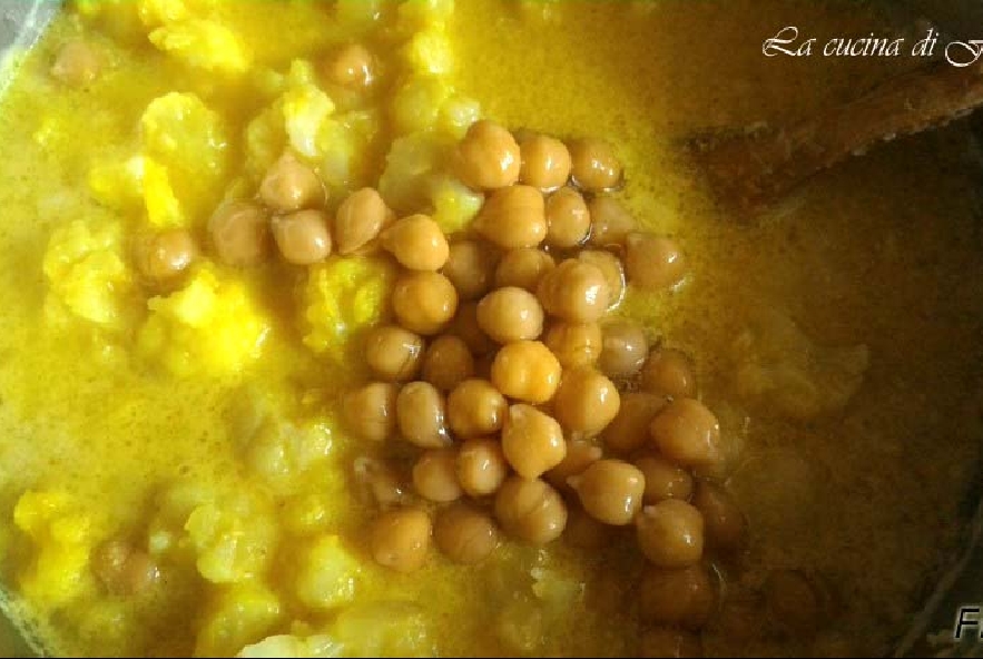 Vellutata di cavolfiori con ceci e curcuma - Step 6 - Immagine 1