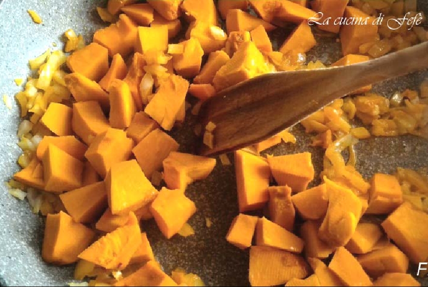 Cous cous con zucca, radicchio e mandorle - Step 5 - Immagine 1