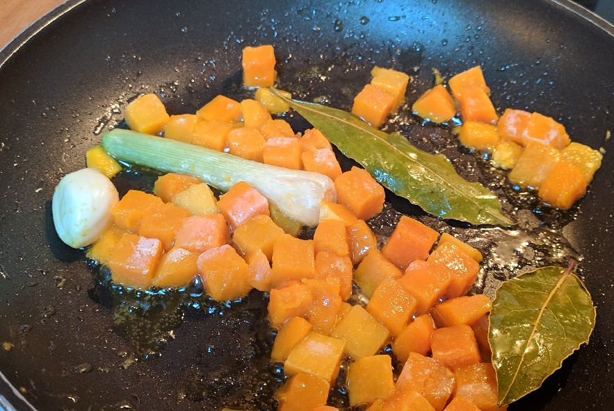 Tortelli di patate con crema di zucca - Step 5 - Immagine 1