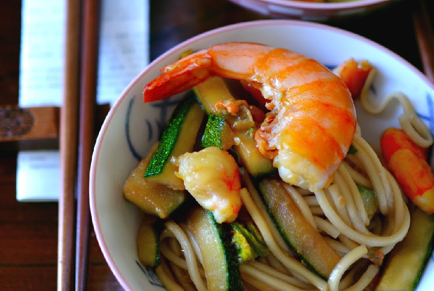 Ricetta Noodles con gamberi e verdure - Manjoo
