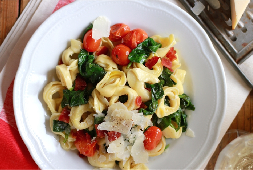 Tortellini con spinaci e pomodorini - Manjoo