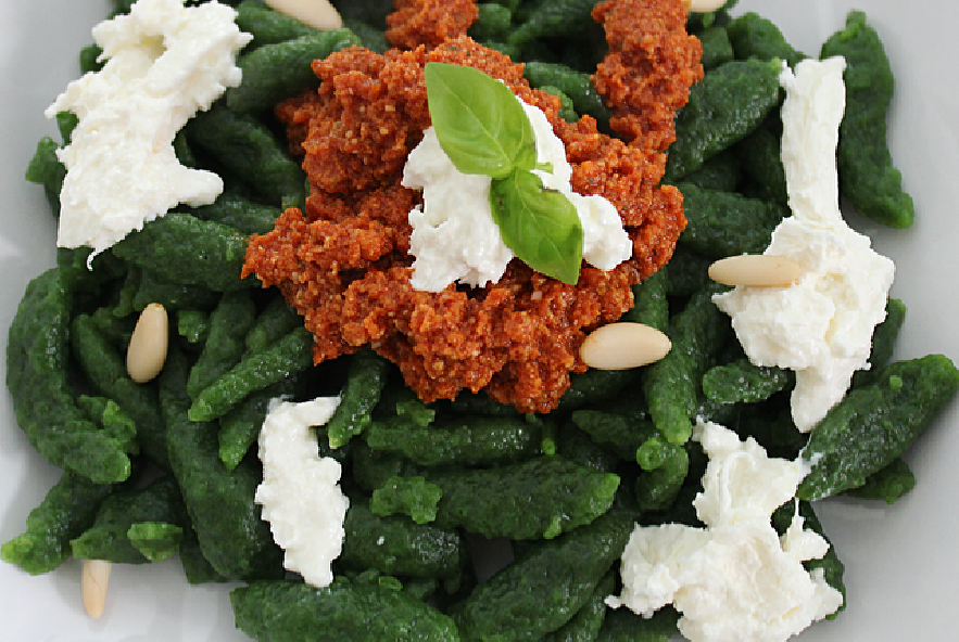Ricetta Spätzle con pesto di pomodori secchi e burrata - Manjoo