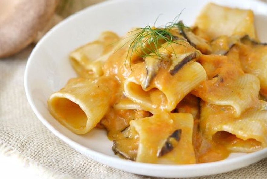 Pasta con crema di zucca porcini e gorgonzola - Manjoo