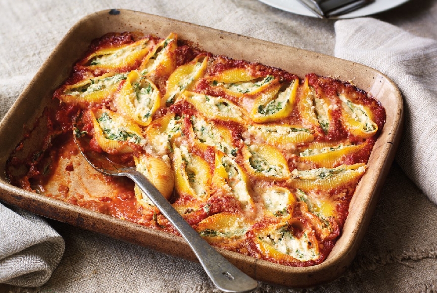 Ricetta Conchiglioni ripieni di ricotta e spinaci al forno - Manjoo