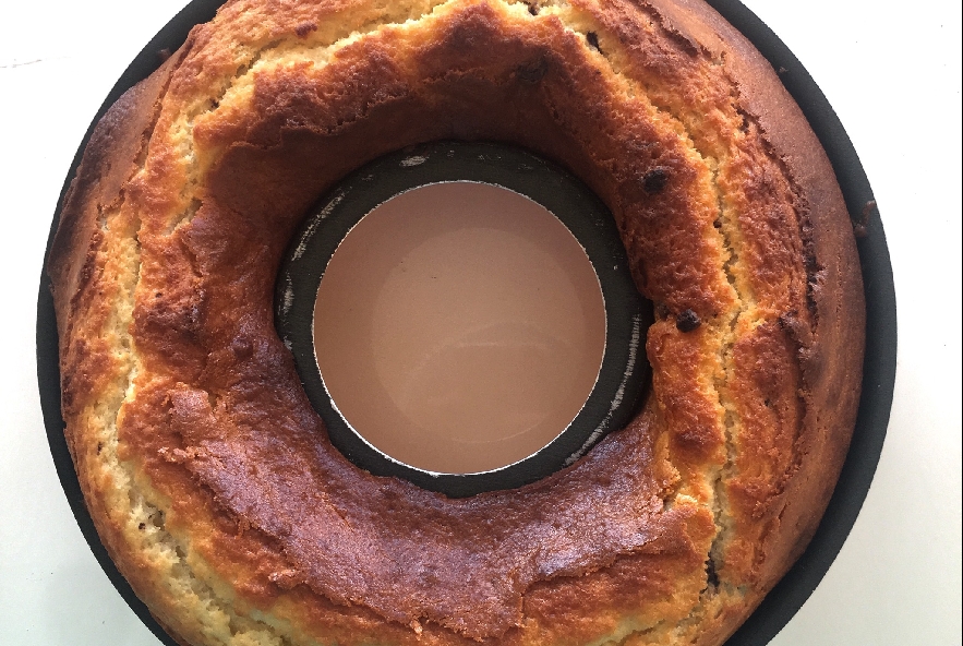 Ricetta Ciambella con yogurt greco e pezzi di cioccolato ...