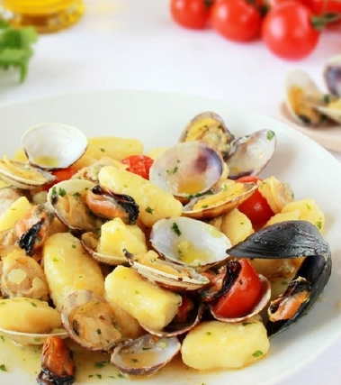 Gnocchi alle cozze vongole e pomodorini