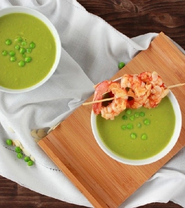 Vellutata di piselli con gamberi